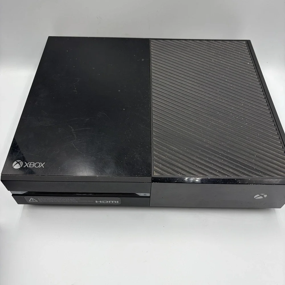 Microsoft Xbox One‎ Model 1540 Console Bundle 500 GB, 2 Controllers,  2 Games